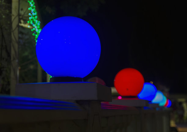 色彩斑斓的圆灯笼图片下载