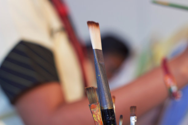 不规则手持画笔图片下载