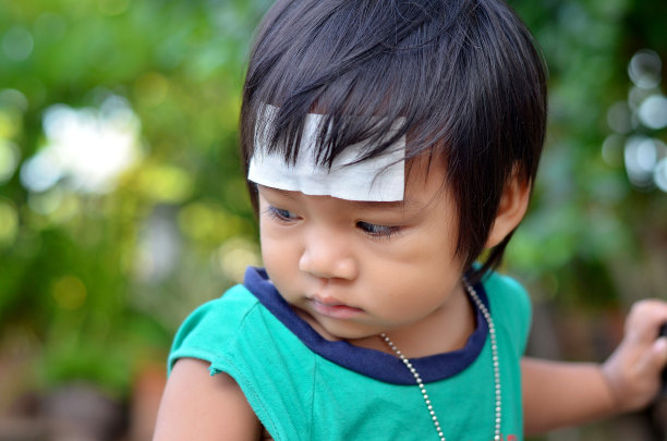 孩子发烧图片下载