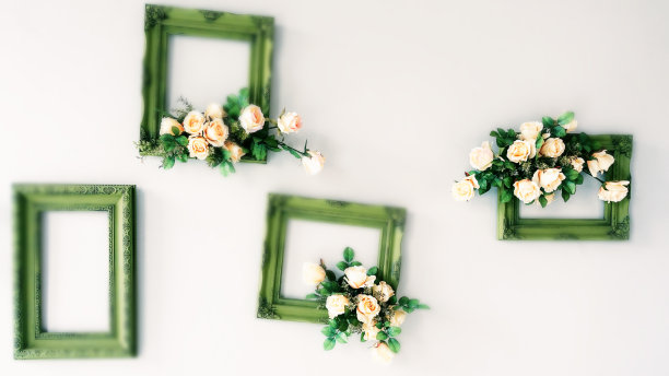 复古和模糊的绿色木框架与花图片下载