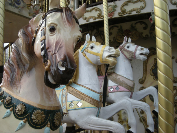 旋转木马的马图片下载