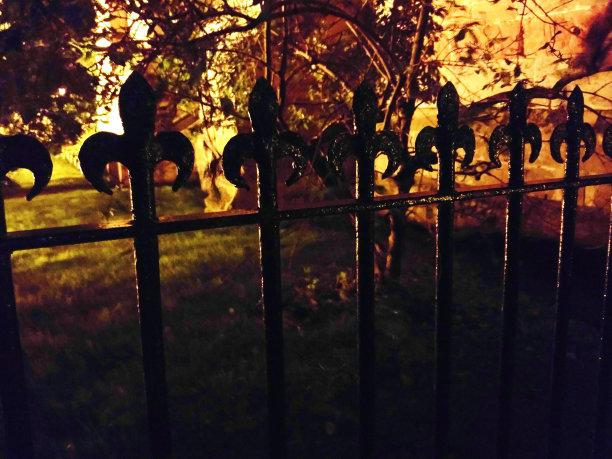 令人毛骨悚然的墓地图片下载