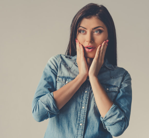 美丽的年轻女子图片下载