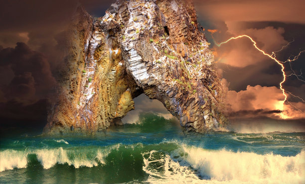 卡拉达加金门悬崖附近的风暴图片下载