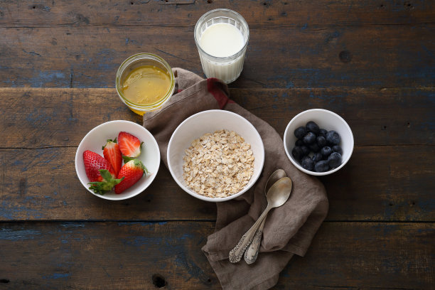 早餐碗上的食材图片下载