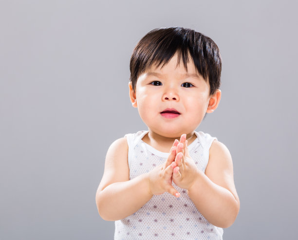 中国孩子鼓掌图片下载