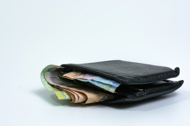 使用黑色的钱包图片下载