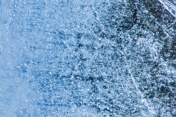 宏观蓝色裂冰表面。图片下载