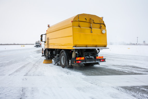 机场清扫机-真空机清扫跑道图片下载