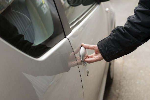 打开车门图片下载