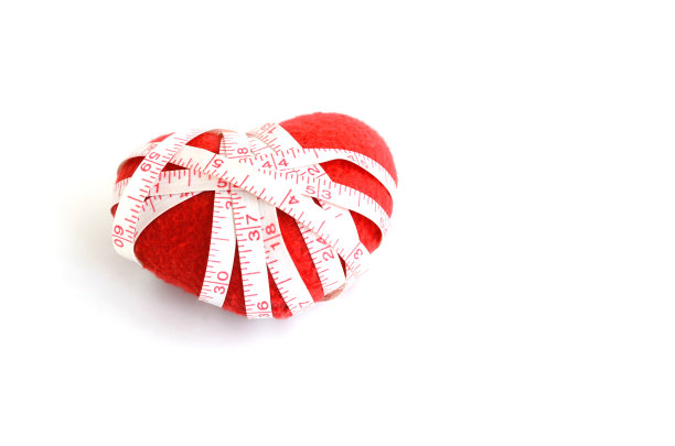 在白色背景上测量形状和红心图片下载