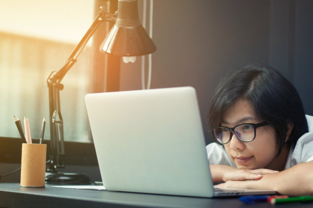 亚洲女孩微笑图片下载