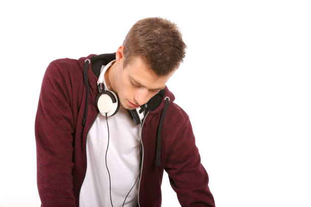 男子DJ耳机孤立在白色图片下载