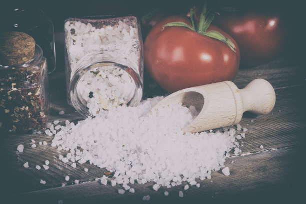 容器中草药盐图片下载