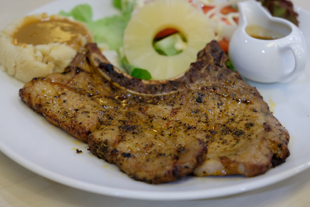 猪排牛排(黑鲁布罗塔)图片下载