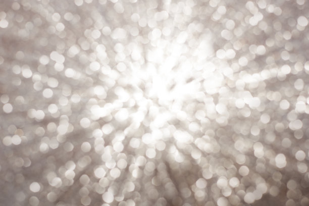 银光闪闪的圣诞彩灯。图片下载