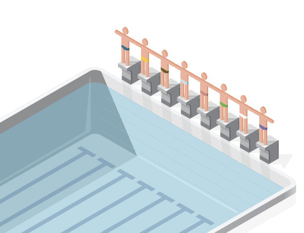 有游泳运动员的等距游泳池。运动员在跳板上准备游泳。图片下载