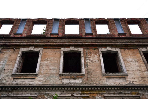 白色背景上的破旧房子图片下载