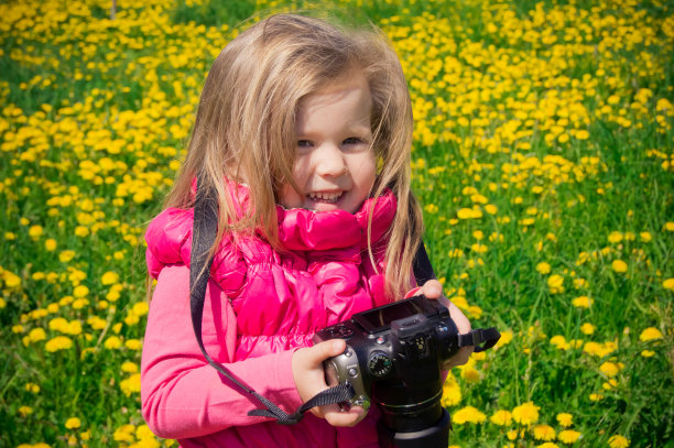 摄影师的小女孩图片下载