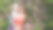 穿紫丁香的年轻女子。图片下载