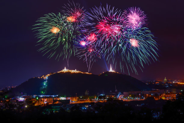 每年的庙山烟花节。图片下载