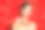 红背景下戴着眼镜的迷人女孩图片下载