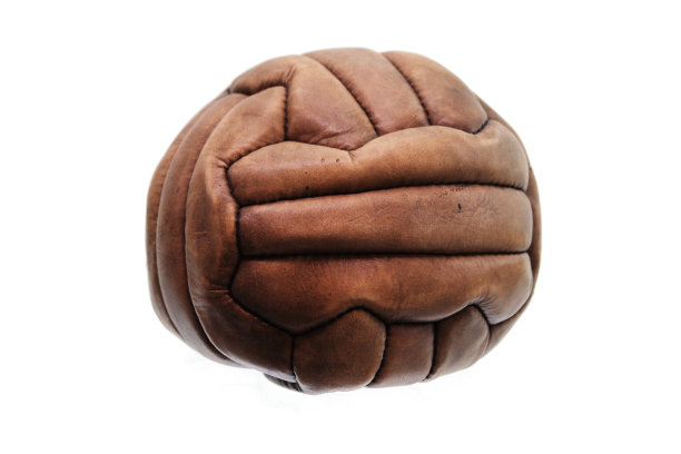 孤立的旧足球图片下载