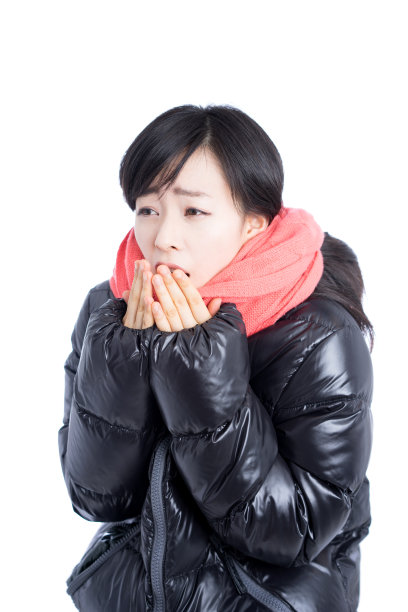 冷的女人图片下载