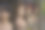几辆戴着假发的面包车正在展出。出售图片下载