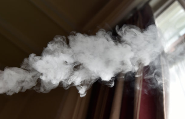 由香烟产生的烟云图片下载