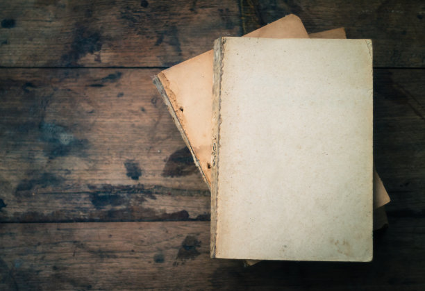 一堆破烂的黄书图片下载