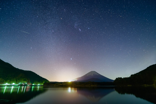 富士山和象限星图片下载