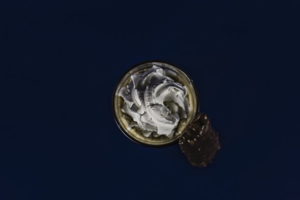 咖啡加奶油和饼干图片下载