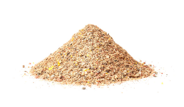 白色背景上孤立的一堆地饵图片下载