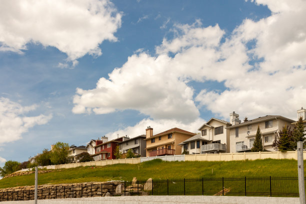 蓝天白云的新住宅图片下载