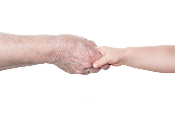 与祖母和孙女握手图片下载