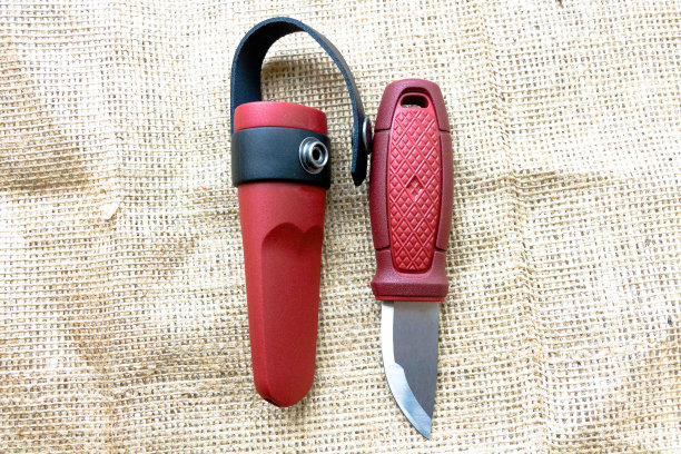 带固定刀片的猎刀。图片下载