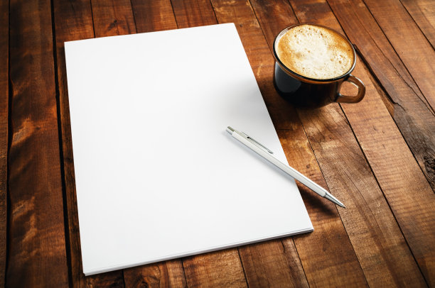 空白信笺、咖啡杯和钢笔的照片图片下载