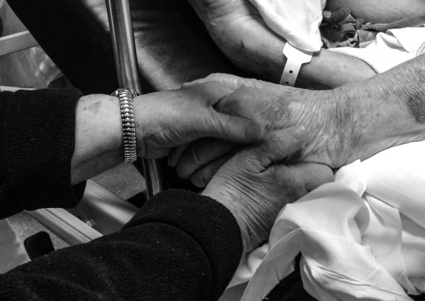 医院牵手图片下载