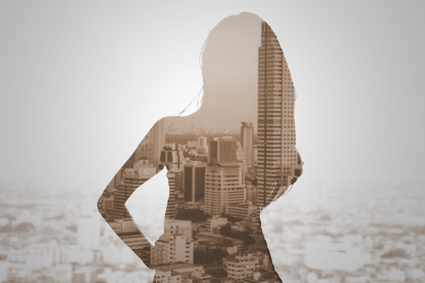 女人和城市景观的双重曝光图片下载