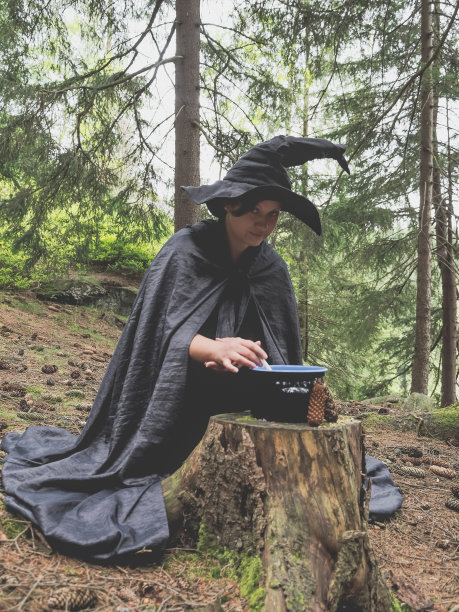 女巫用平底锅图片下载