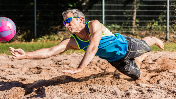 沙滩排球运动员图片下载