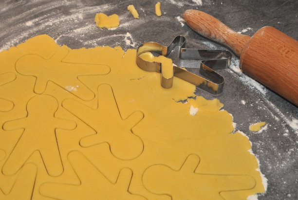 有姜饼人图案的糕点图片下载