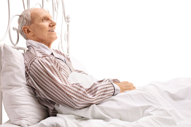 舒舒服服地躺在床上图片下载