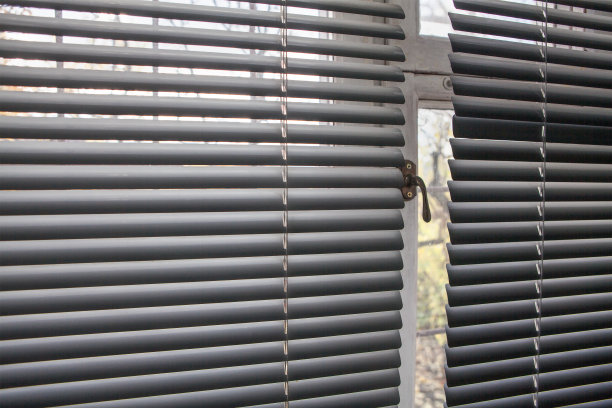 窗户和百叶窗图片下载