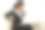 背部疼痛的年轻女商人图片下载