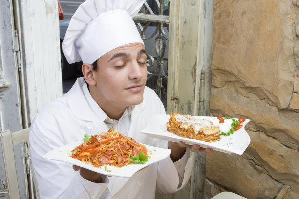 厨师喜欢他的饭菜图片下载