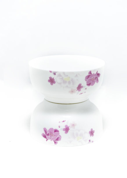 白色背景上的白色碗图片下载