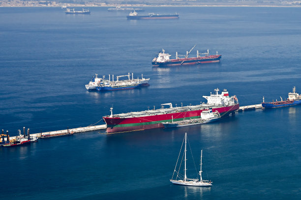 从直布罗陀山眺望大海图片下载