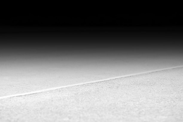 交通城市道路路面以黑色空白为背景图片下载